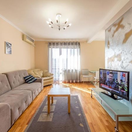 Apartment On Triokhsviatytelska Kiev Bagian luar foto