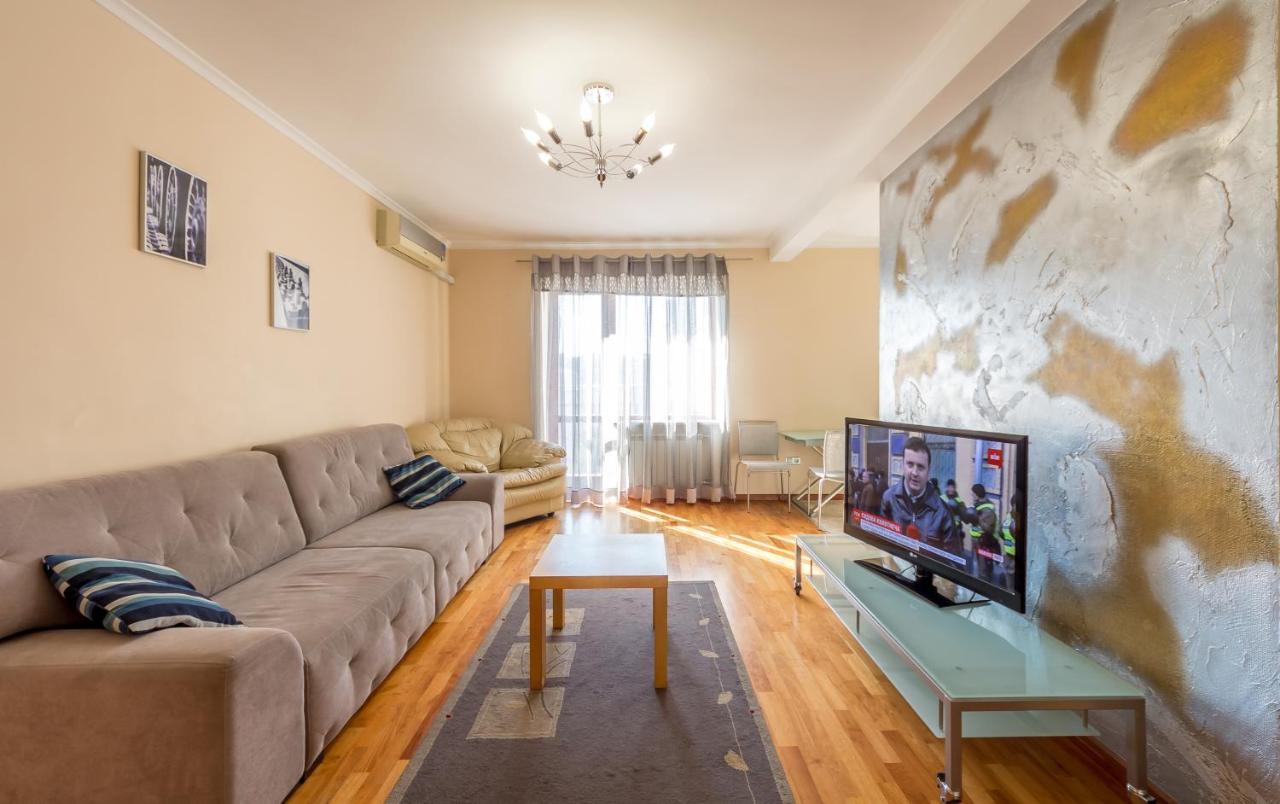 Apartment On Triokhsviatytelska Kiev Bagian luar foto